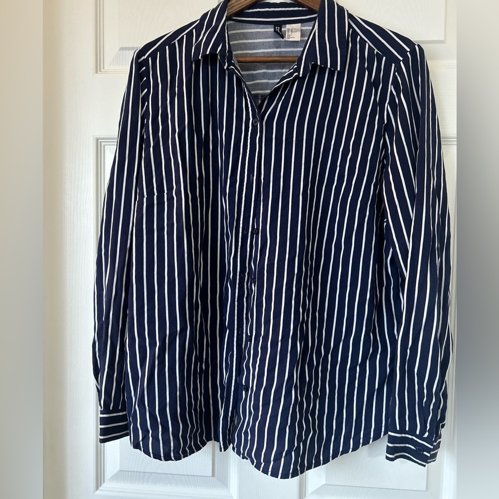 H&M Blue & white vertical stripe button up top